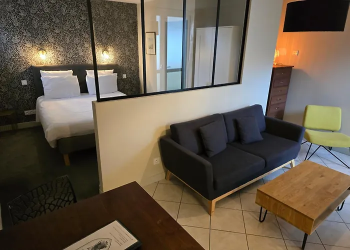 Au Loup Historic Apartments